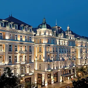 Corinthia Hotell